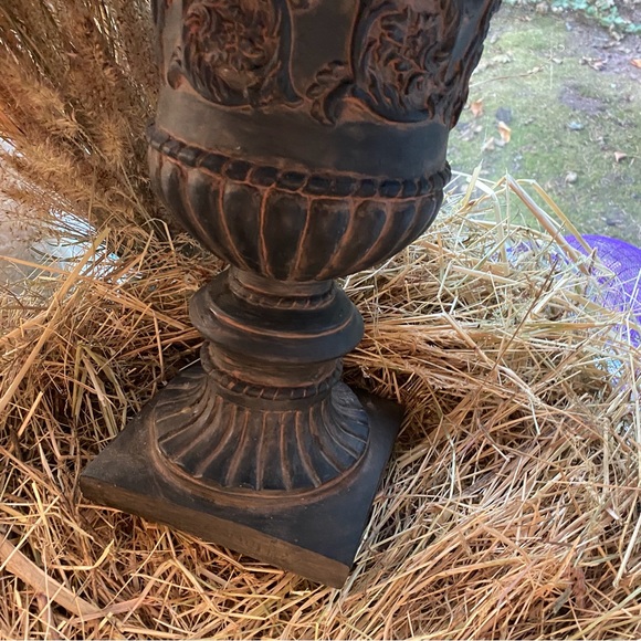 Gorgeous Quality Large Vintage Planter Live/Silk Topiary,Plants Or Dried Floral - Picture 5 of 14